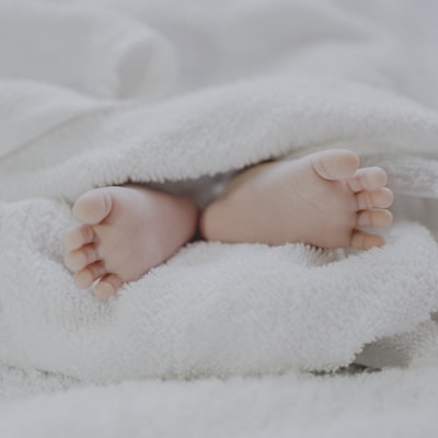 Tiny toes 🛁